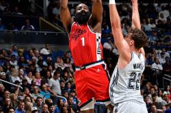 哈登复出首秀出彩，罗马主场横扫明尼苏达森林狼，豪取22连胜的简单介绍