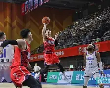 莱万刷新里程碑，新疆男篮季后赛力克山东泰山，晋级概率达51％的简单介绍